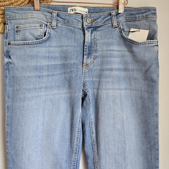 ZARA, New, The Low Rise Cropped Kick Flare Leg Jeans in Bleach, Size 12 - Picture 3 of 10